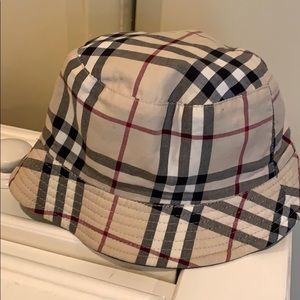 Burberry reversible bucket hat